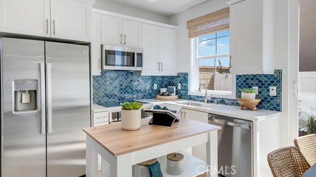 2540 E Lincoln Paseo, Ontario CA: https://media.crmls.org/medias/c18fb2e4-335e-4493-9ead-1136b24b0e0a.jpg