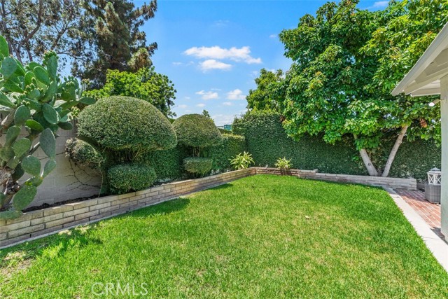 3125 Yukon Avenue, Costa Mesa CA: https://media.crmls.org/medias/c18fb3ed-3f65-4951-a972-6b028defd89d.jpg