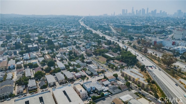 500 N Madison Avenue, Los Angeles CA: https://media.crmls.org/medias/c190ab1e-d26a-46de-97bf-52160d51a10f.jpg
