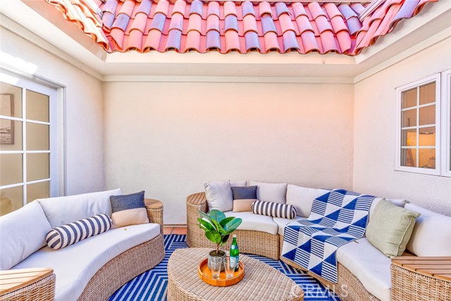 26 Seton, Irvine CA: https://media.crmls.org/medias/c190cb5c-d6e1-4f7f-9d75-808c3553619f.jpg