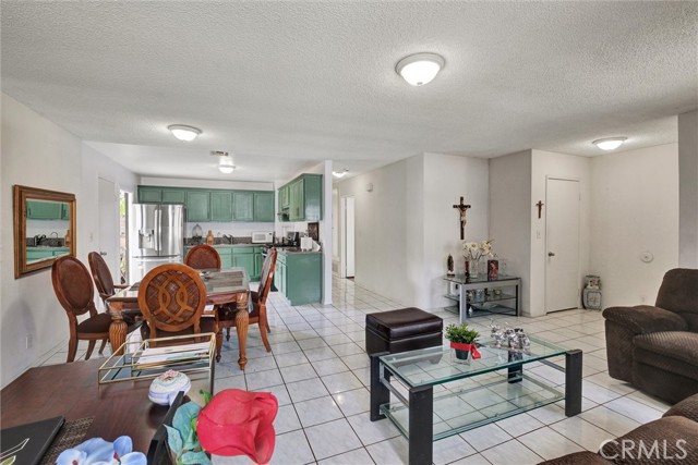 7311 Clarkson Avenue, Cudahy CA: https://media.crmls.org/medias/c190e02c-894a-4fab-9698-72791f797ec3.jpg