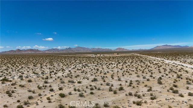 Detail Gallery Image 4 of 11 For 727 Harrod, Lucerne Valley,  CA 92356 - – Beds | – Baths