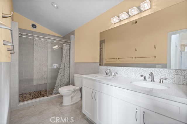 215 N Maple Avenue, Montebello CA: https://media.crmls.org/medias/c193dd1b-5c20-4b88-93a2-fc472b7eb2cc.jpg
