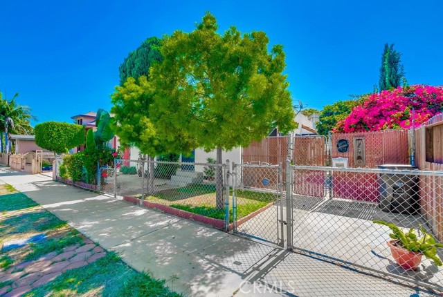 Image 2 for 736 N Washington Pl, Long Beach, CA 90813