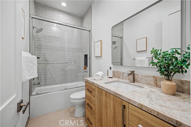 Detail Gallery Image 23 of 43 For 2203 Marshalfield #B,  Redondo Beach,  CA 90278 - 4 Beds | 3/1 Baths