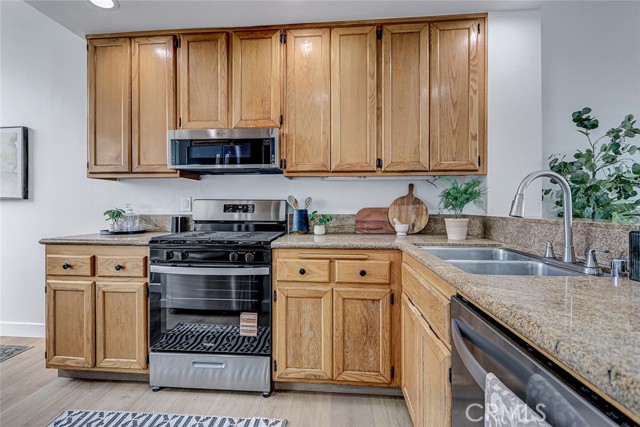 Detail Gallery Image 11 of 39 For 501 Herondo #18,  Hermosa Beach,  CA 90254 - 3 Beds | 2 Baths