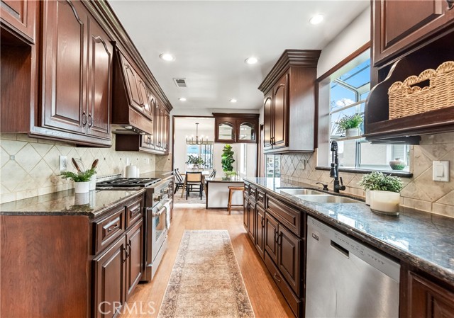 Detail Gallery Image 9 of 34 For 4930 Mamie, Lakewood,  CA 90713 - 3 Beds | 2 Baths