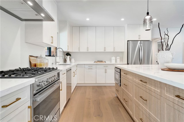 Detail Gallery Image 8 of 28 For 4830 Hasekian Dr, Tarzana,  CA 91356 - 4 Beds | 4/1 Baths