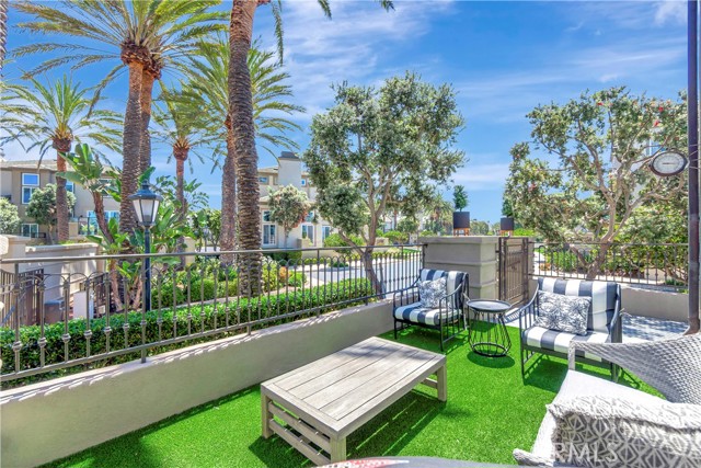 19281 Surf Drive, Huntington Beach CA: https://media.crmls.org/medias/c194ce45-6f8b-4465-8f1b-3619d70a73f1.jpg