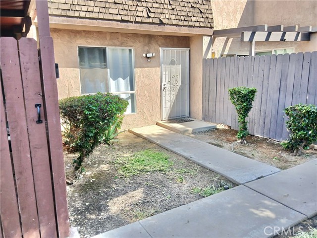 Detail Gallery Image 4 of 16 For 2617 Pinon Springs Cir #B,  Bakersfield,  CA 93309 - 2 Beds | 2 Baths