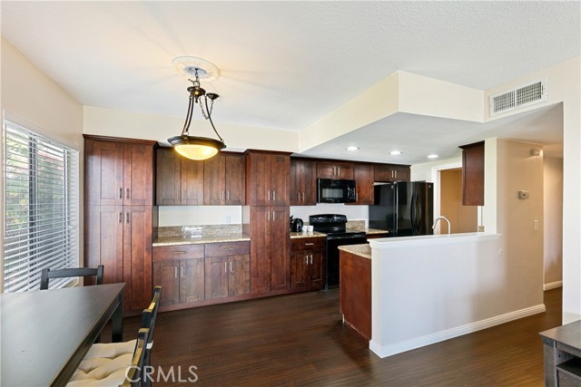 Detail Gallery Image 7 of 53 For 1517 E Garfield #53,  Glendale,  CA 91205 - 2 Beds | 2 Baths