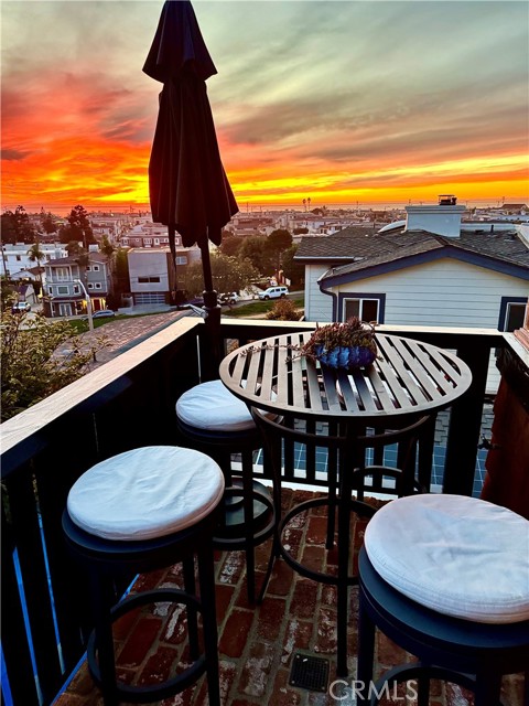 624 6th Street, Manhattan Beach CA: https://media.crmls.org/medias/c196a762-2c45-47b0-971d-26057e56416e.jpg