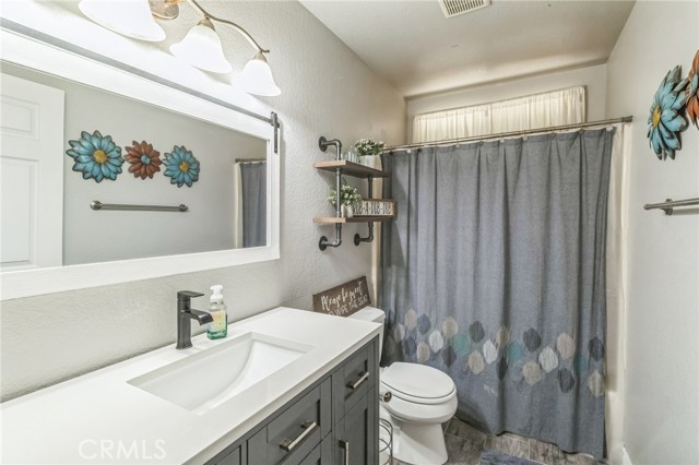 16281 Tokay Street, Victorville CA: https://media.crmls.org/medias/c196fb4f-9b46-499f-bf39-6e4346bfa799.jpg