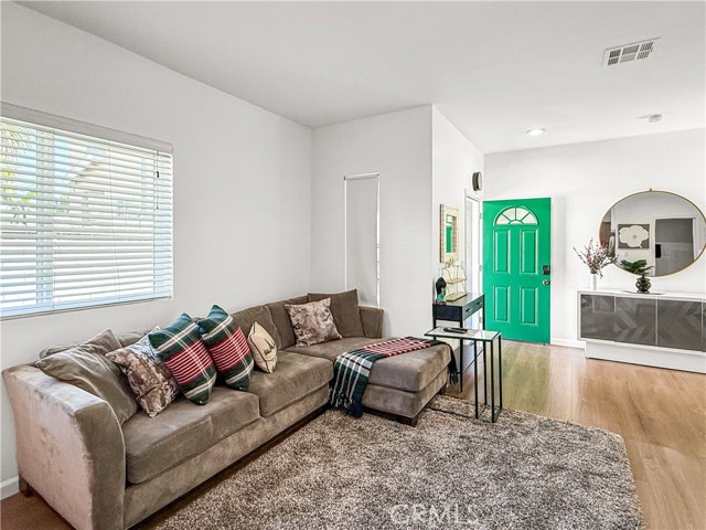 Detail Gallery Image 7 of 45 For 1519 W 37th Pl, Los Angeles,  CA 90018 - 3 Beds | 2/1 Baths