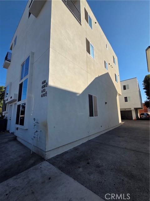 Detail Gallery Image 2 of 45 For 608 E 29th St #608,  Los Angeles,  CA 90011 - 5 Beds | 4 Baths
