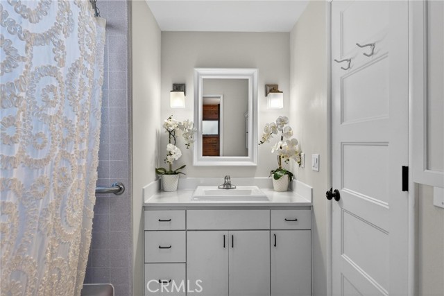 Detail Gallery Image 28 of 41 For 1659 3rd St, Manhattan Beach,  CA 90266 - 4 Beds | 3/1 Baths