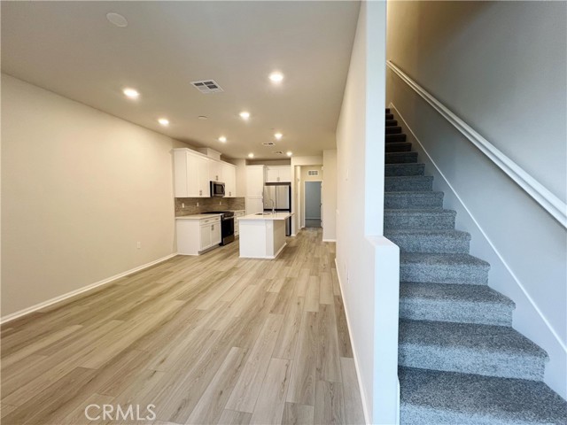 Detail Gallery Image 9 of 20 For 223 Aurora Ln, Pomona,  CA 91767 - 3 Beds | 3 Baths