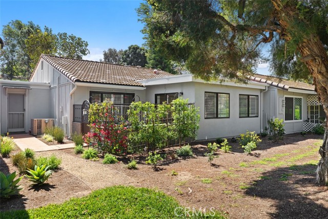 3315 San Amadeo, Laguna Woods CA: https://media.crmls.org/medias/c198fd4e-0380-4282-83d5-751215ba5b7e.jpg