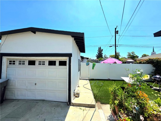 Detail Gallery Image 3 of 3 For 5450 Lewis Ave, Long Beach,  CA 90805 - 2 Beds | 1 Baths