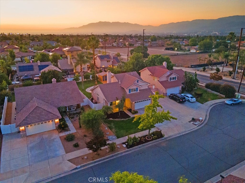 https://media.crmls.org/medias/c19a0e6b-cb36-47b4-9534-d7c999faa9b2.jpg?preset=X-Large