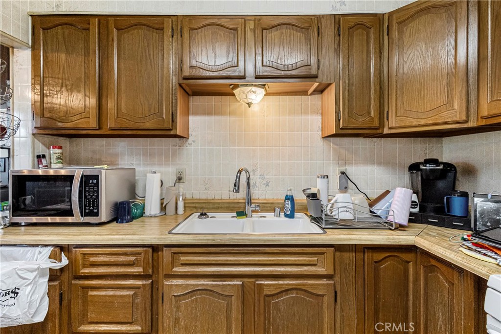 https://media.crmls.org/medias/c19a1693-26ec-4184-9ad0-4def54ba1416.jpg?preset=X-Large