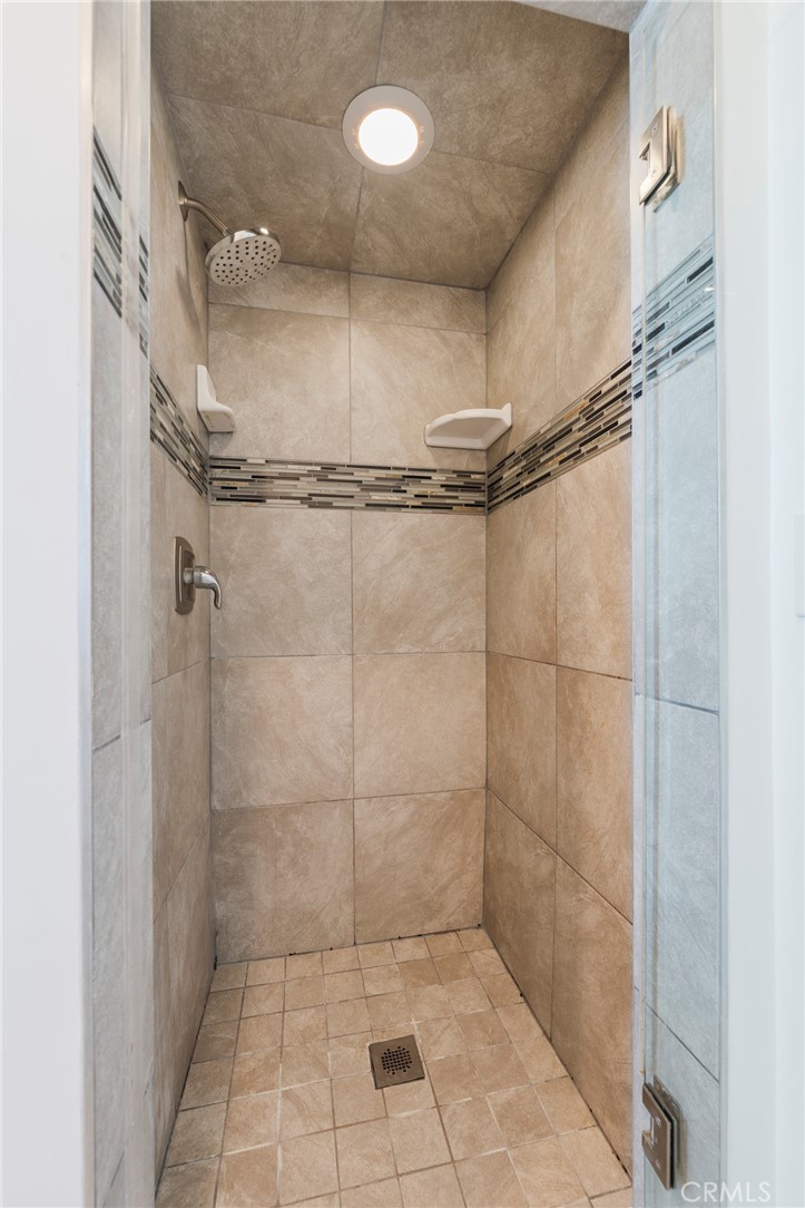 https://media.crmls.org/medias/c19a2562-c1a6-411c-8723-4371fe1b55b5.jpg?preset=X-Large