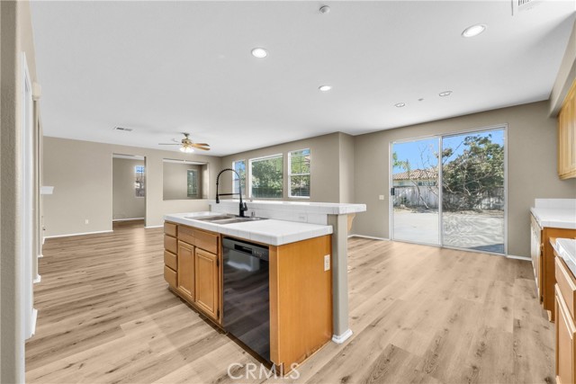 Detail Gallery Image 4 of 32 For 11570 Parkwell, Riverside,  CA 92505 - 5 Beds | 3 Baths