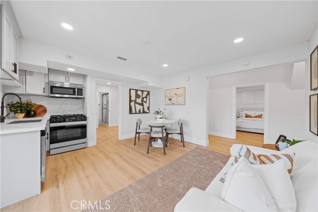 2838 Lambert Drive, Los Angeles CA: https://media.crmls.org/medias/c19c0902-6ee8-420c-8c52-230ffb5c5ffc.jpg