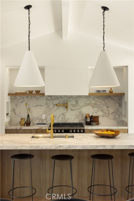 3499 San Rafael Circle, Costa Mesa CA: https://media.crmls.org/medias/c19c195c-66ba-4c26-aedf-8313a300a179.jpg