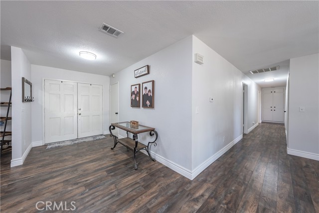 Detail Gallery Image 3 of 40 For 187 Hogan Dr, Lemoore,  CA 93245 - 4 Beds | 3/1 Baths