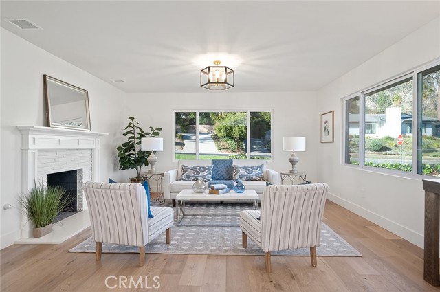 1985 Highland Oaks Drive, Arcadia CA: https://media.crmls.org/medias/c19e12aa-89ab-4ee2-bee6-efc59f76aa04.jpg