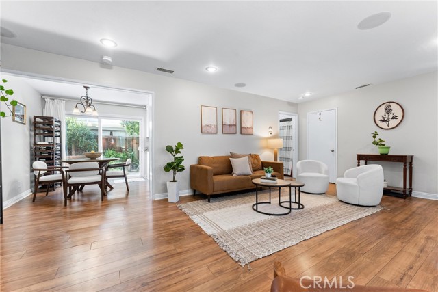 Detail Gallery Image 7 of 29 For 1121 E 1st St, Tustin,  CA 92780 - 2 Beds | 1/1 Baths
