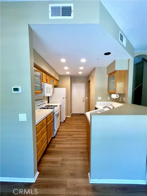 Detail Gallery Image 9 of 27 For 16 Mission Ct, Lake Forest,  CA 92610 - 2 Beds | 2/1 Baths