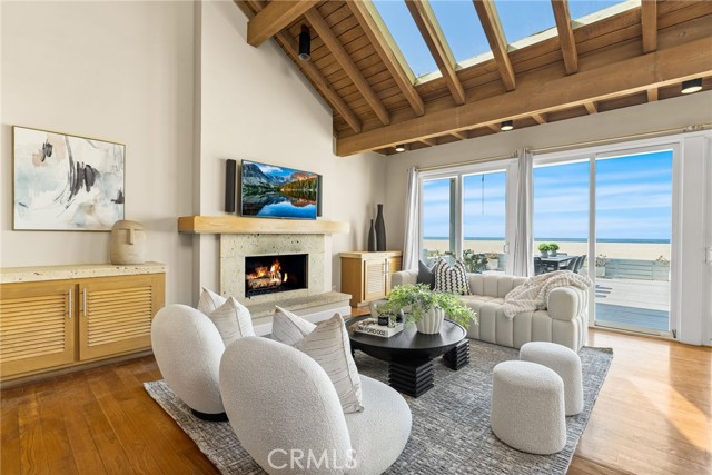 Detail Gallery Image 3 of 48 For 7008 W Oceanfront, Newport Beach,  CA 92663 - 5 Beds | 3/1 Baths