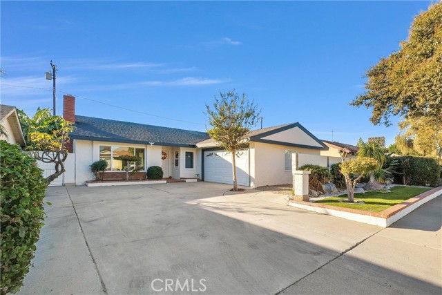 Detail Gallery Image 2 of 29 For 209 S Empire St, Anaheim,  CA 92804 - 3 Beds | 2 Baths