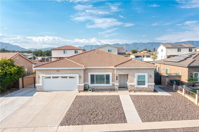 1586 W Mcwethy Street, Rialto CA: https://media.crmls.org/medias/c1a0b554-ebbf-43fb-8bbc-858f187655cf.jpg