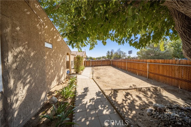 Detail Gallery Image 3 of 42 For 17761 Newmont Ave, Lancaster,  CA 93535 - 3 Beds | 2 Baths