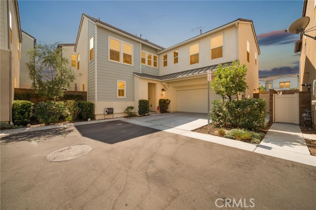 Detail Gallery Image 2 of 36 For 4245 Powell Way #106,  Corona,  CA 92883 - 4 Beds | 3 Baths