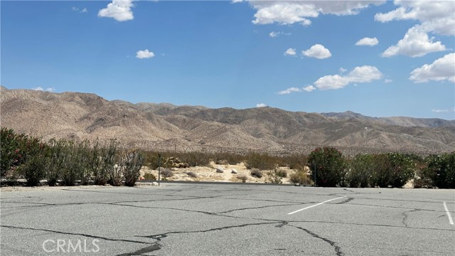 69481 Midpark Drive, Desert Hot Springs CA: https://media.crmls.org/medias/c1a198c6-c8dc-4f6e-91a1-047a37ce6364.jpg