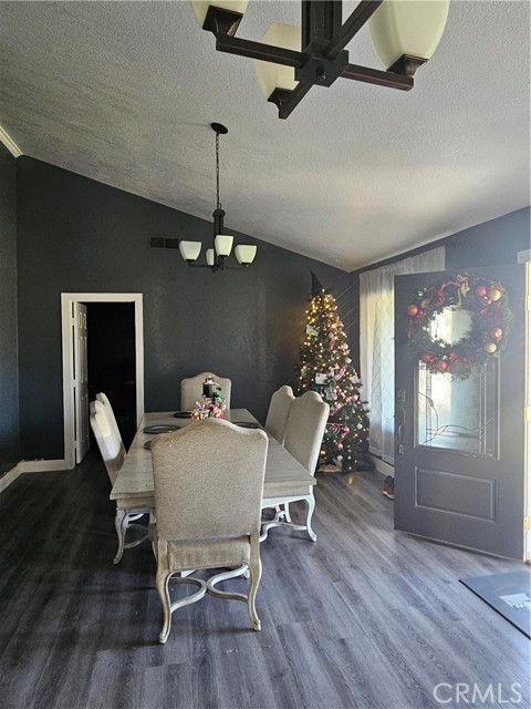 Detail Gallery Image 10 of 21 For 4311 Glenroy Ct, Jurupa Valley,  CA 92509 - 5 Beds | 3 Baths