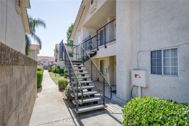 1542 E Alluvial Avenue, Fresno CA: https://media.crmls.org/medias/c1a2f0c7-363d-437a-b3a0-92969c63f0ff.jpg