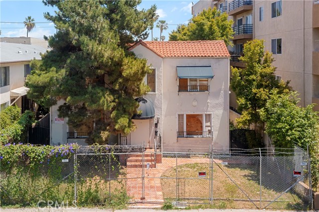 350 N Hayworth Avenue, Los Angeles CA: https://media.crmls.org/medias/c1a3c2fe-65de-49bc-b462-ec3f0f56d41c.jpg
