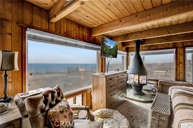 266 Grandview, Laguna Beach CA: https://media.crmls.org/medias/c1a3e502-ca1d-4e23-99a7-6706934e357c.jpg