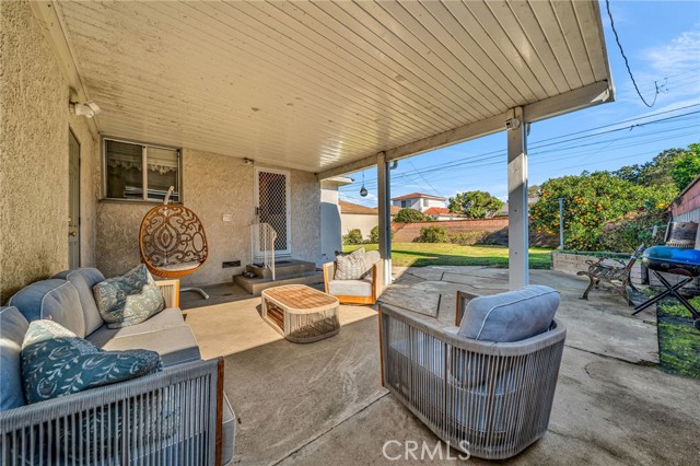 5514 Bellflower Blvd, Lakewood CA: https://media.crmls.org/medias/c1a418a8-4418-4377-9d98-e02f0086a523.jpg