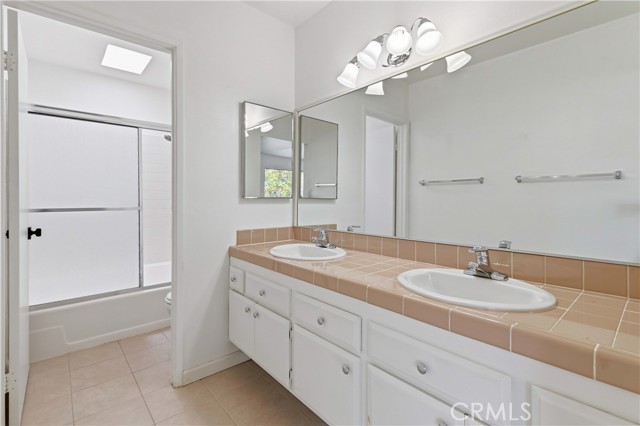 Detail Gallery Image 23 of 33 For 6121 Shoup #35,  Woodland Hills,  CA 91367 - 1 Beds | 2 Baths