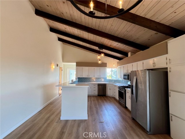 Detail Gallery Image 9 of 35 For 1950 Oxford Ave, Cambria,  CA 93428 - 3 Beds | 2 Baths