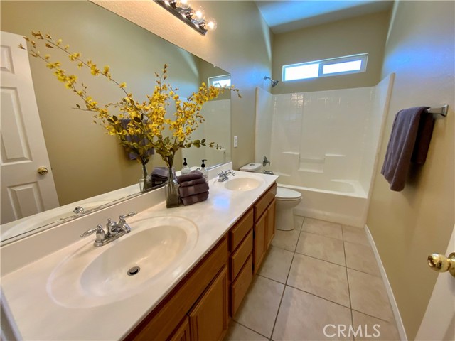 Detail Gallery Image 16 of 38 For 33921 Verbena Ave, Murrieta,  CA 92563 - 5 Beds | 3/1 Baths