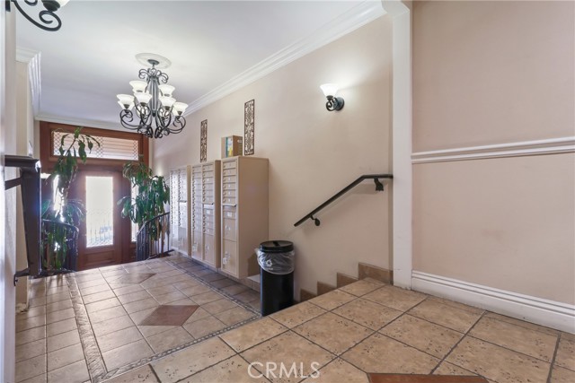 5257 Radford Avenue, Valley Village CA: https://media.crmls.org/medias/c1a4a58a-4597-40c1-aebb-98f9485075d3.jpg