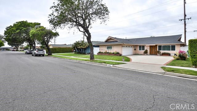 Detail Gallery Image 5 of 18 For 6631 Walton Dr, Huntington Beach,  CA 92647 - 4 Beds | 2 Baths