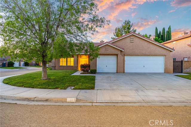 Detail Gallery Image 1 of 39 For 2825 Chaplin Dr, Lancaster,  CA 93536 - 3 Beds | 2 Baths